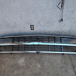 88- 93 New original black and chrome Chevy pickup grill