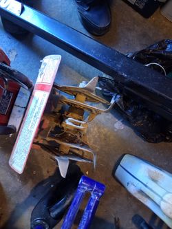 TILE SAW,USED TO CUT 14 SMALL TILES.