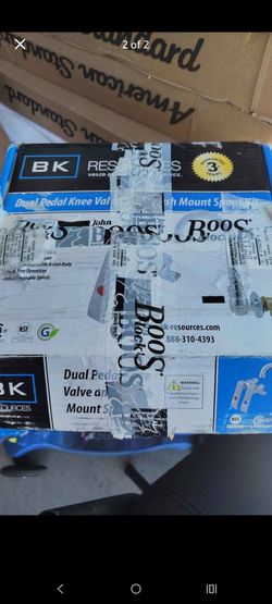 BK Resources Dual Pedal Knee Valve and Splash Mount Spout Kit