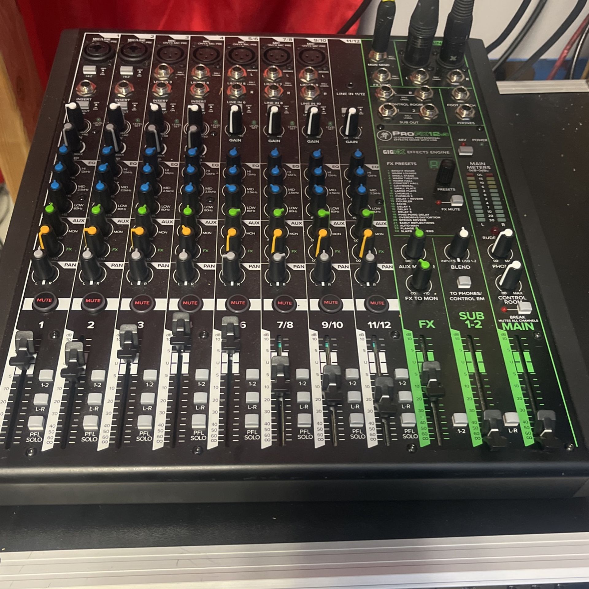 Mackie Profx12