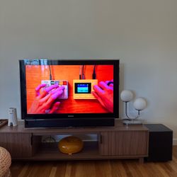 Samsung TV w/ matching soundbar & subwoofer