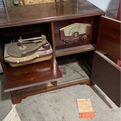 Old Zenith Radio Record Player