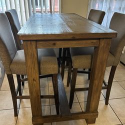 Dinning Table And Chairs 