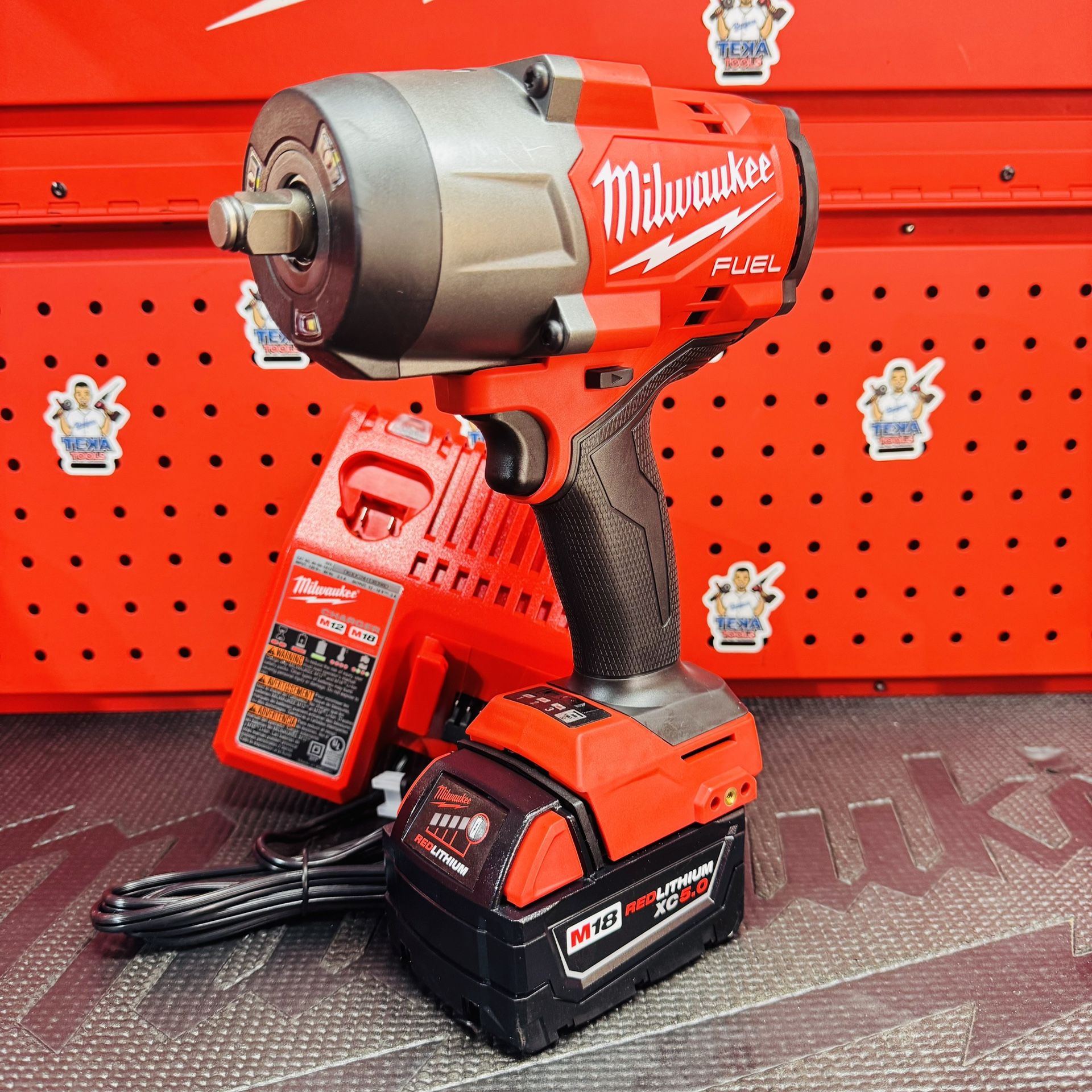 Milwaukee M18 FUEL 18V Lithium-Ion Cordless 1/2 in. Impact Wrench w/Friction Ring Kit w/One 5.0AH Battery & Charger