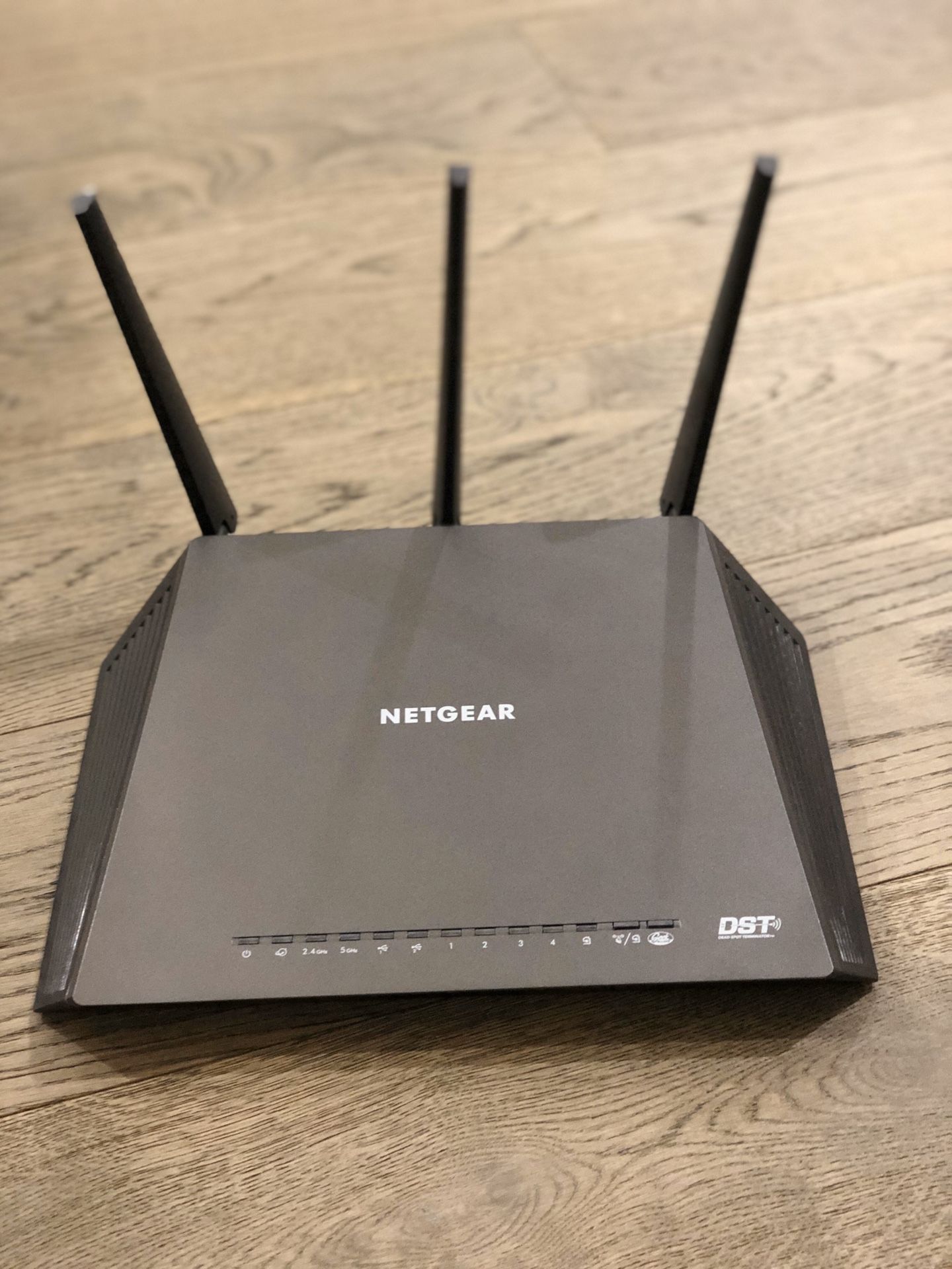 Netgear Nighthawk AC1900 DST Router with Adapter