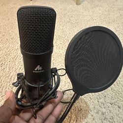 Maono Podcaster mic Start Up 