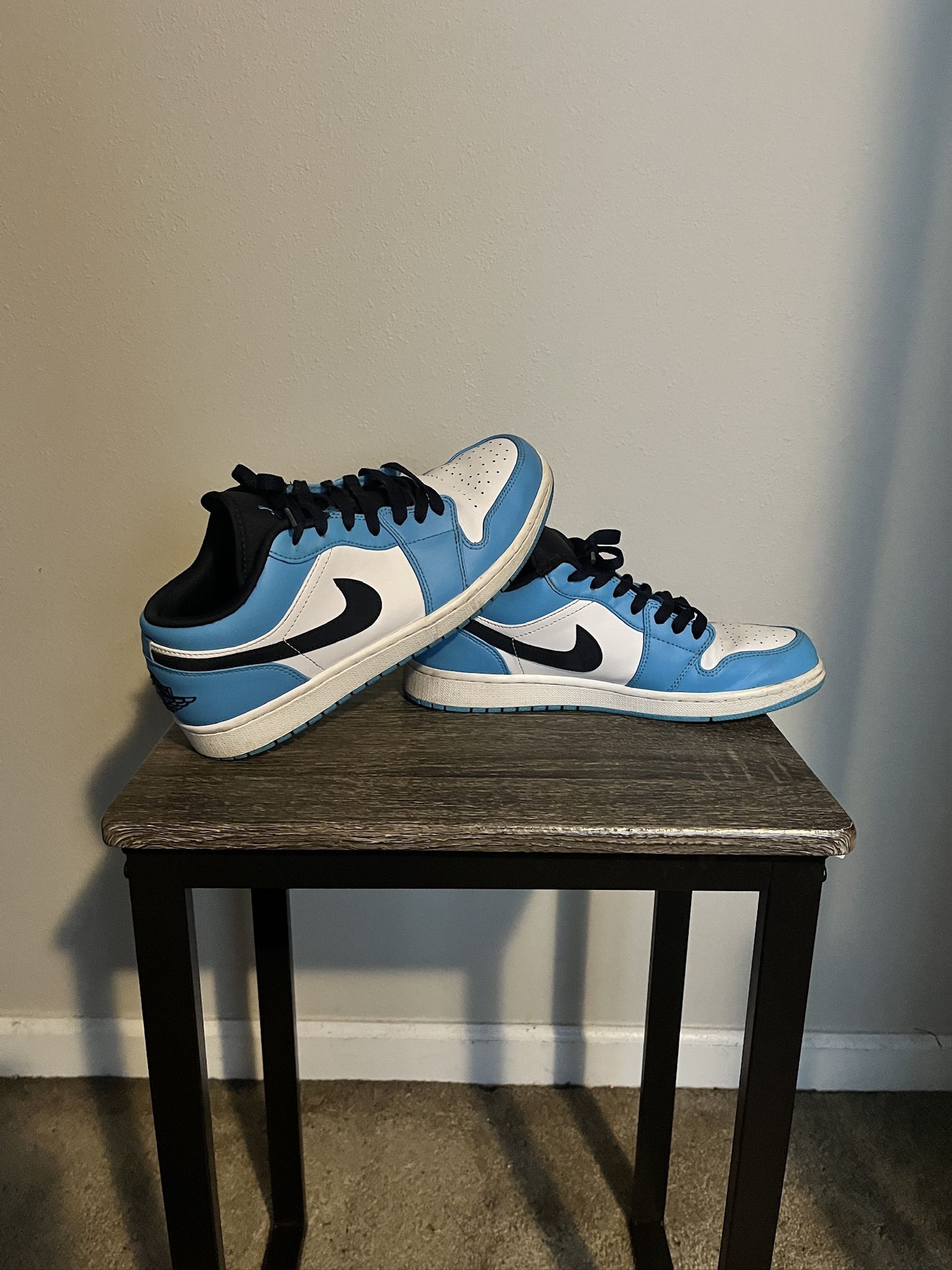 Air Jordan 1 Low UNC Mens Size 9.5