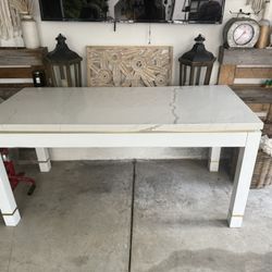 Breakfast/Kitchen Table