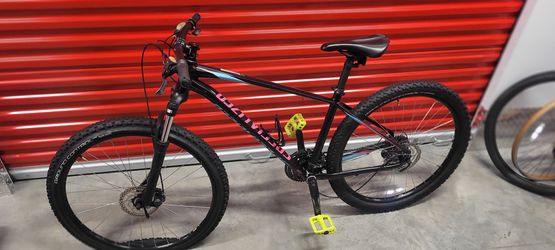 Specialized womens bike 27.5 M
