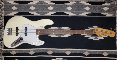 Fender Standard Jazz Bass
