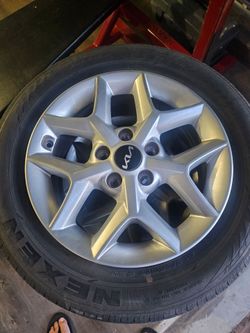 2023 Kia Soul OEM rims and tires