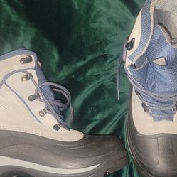 Women's Columbia boots Size 9