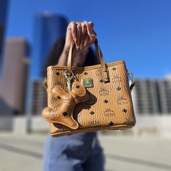 Cute MCM Bag With Free Key Chain 😱
