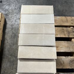 Cloé 2.5" x 8" Glossy Ceramic Tile in Creme