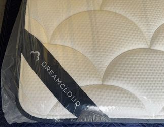 DreamCloud Hybrid King Mattress - LIKE NEW! Delivery Available