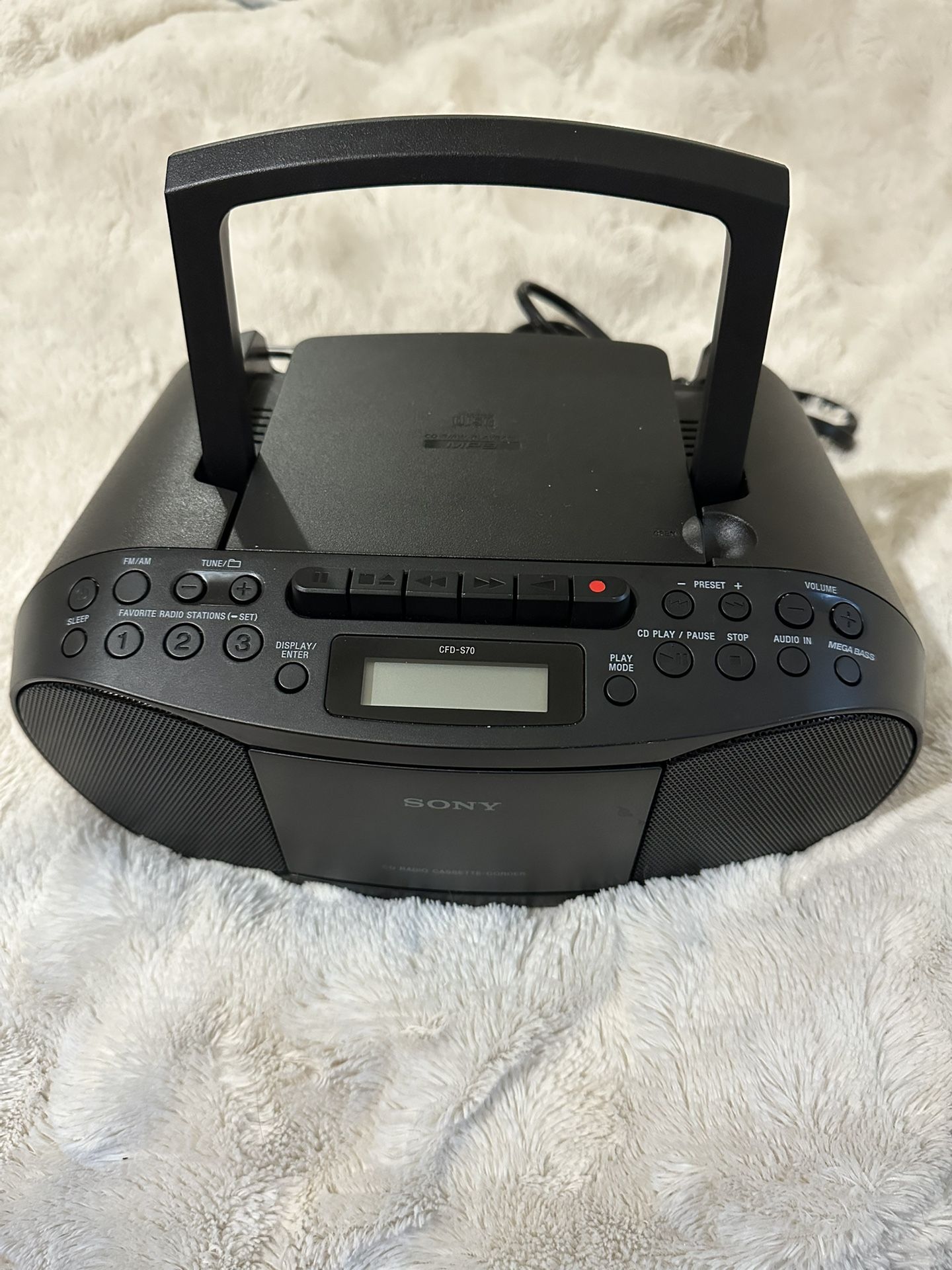 Mint condition Sony Boombox Cd Cassette MP3 CFD-S70 Beautiful Works Perfectly