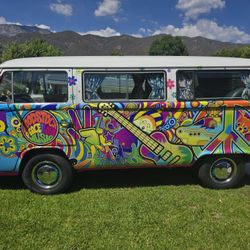 1975 VW Transporter Bus