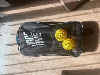 Pickle ball set (4 paddles and 4 balls)