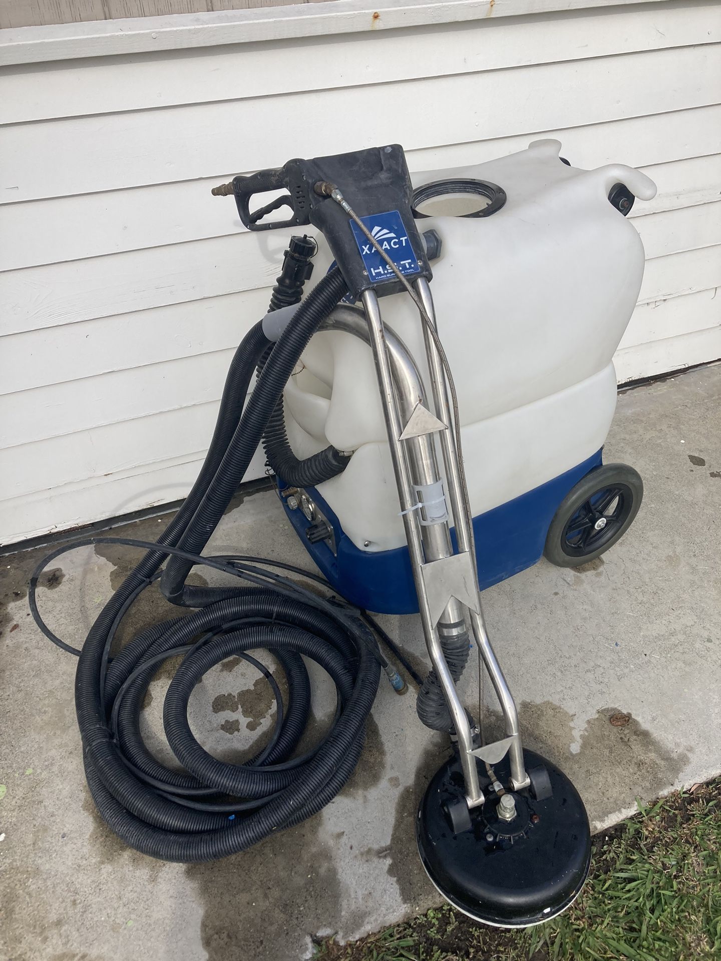 Xaact Xtract 1200 Multi-Surface Extracto with hose and wand
