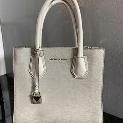 Michael Kors Mercer Medium Pebbled Leather 