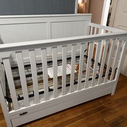Graco Crib Convertible with Drawers