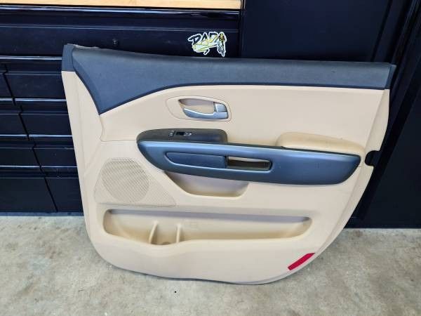 2015-18 Kia Sedona Door Panels / Trim