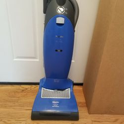 LIKE NEW MILE VACUUM WITH COMPLETE  , AMAZING POWER SUCTION CA WORKS EXCELLENT  , IN THE BOX 