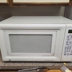 GE 2.2 CF Microwave 