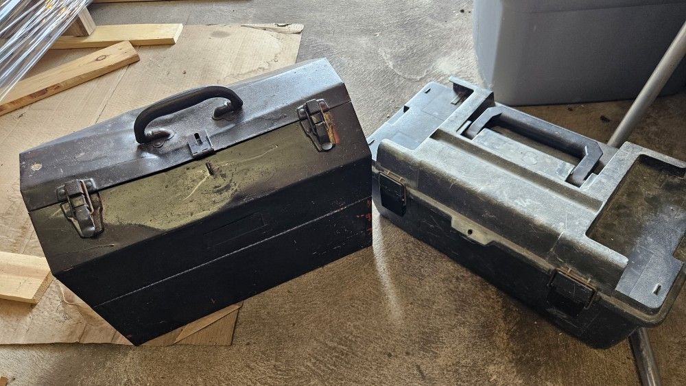 2 For 1 Toolboxes 1 Plastic 1 Cantalever 