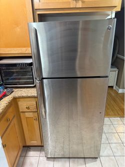 GE stainless steel refrigerator
