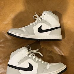 Air Jordan 1 Mid Light Smoke Grey Used Size 7.5 Men’s 9 Women’s 