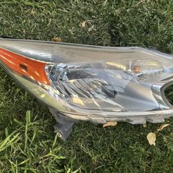 2014-2017 Nissan Versa Note Headlight 