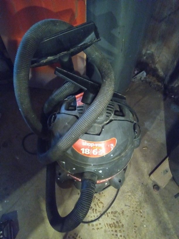 Industrial shopvac with all the attachments