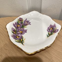 Royal Windsor Prairie Crocus (Floral Emblem Of Manitoba Canada) Small Dish 5”