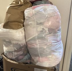 Se Vende $140 Por Todo O Ofrezca Es Mucha Ropa De Bebe