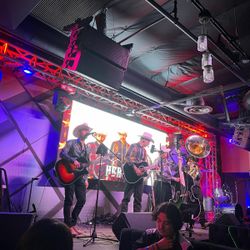 Tuba Sierreño Guitarras 