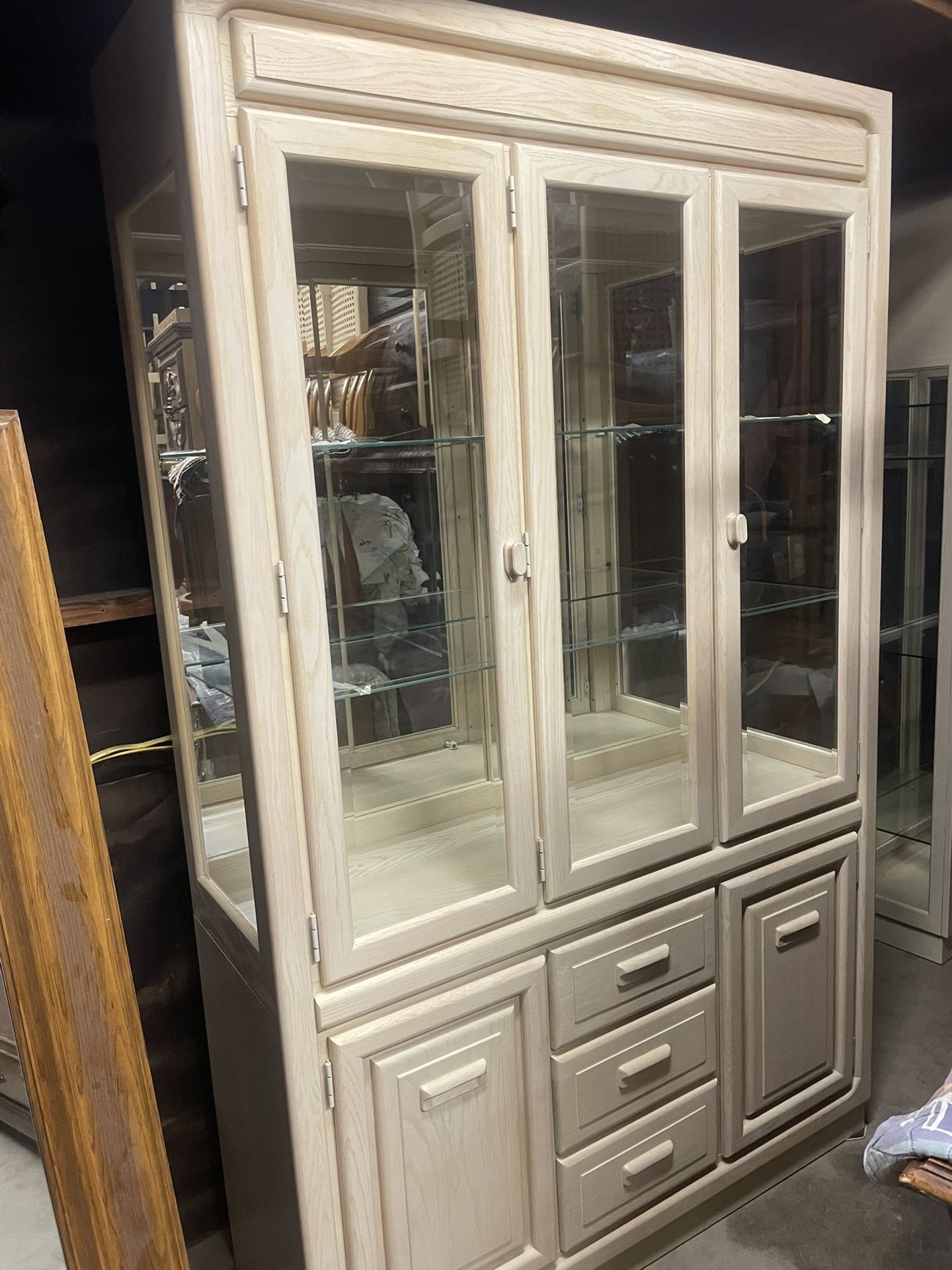 China Cabinet Hutch
