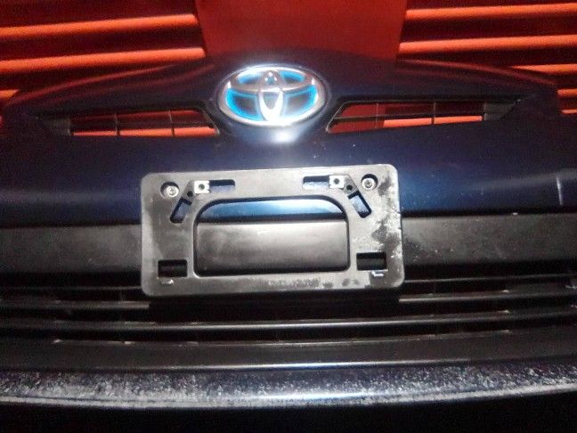 2010-2014 Toyota Prius Hybrid Complete Front Bumper With All The Accessories Oem.