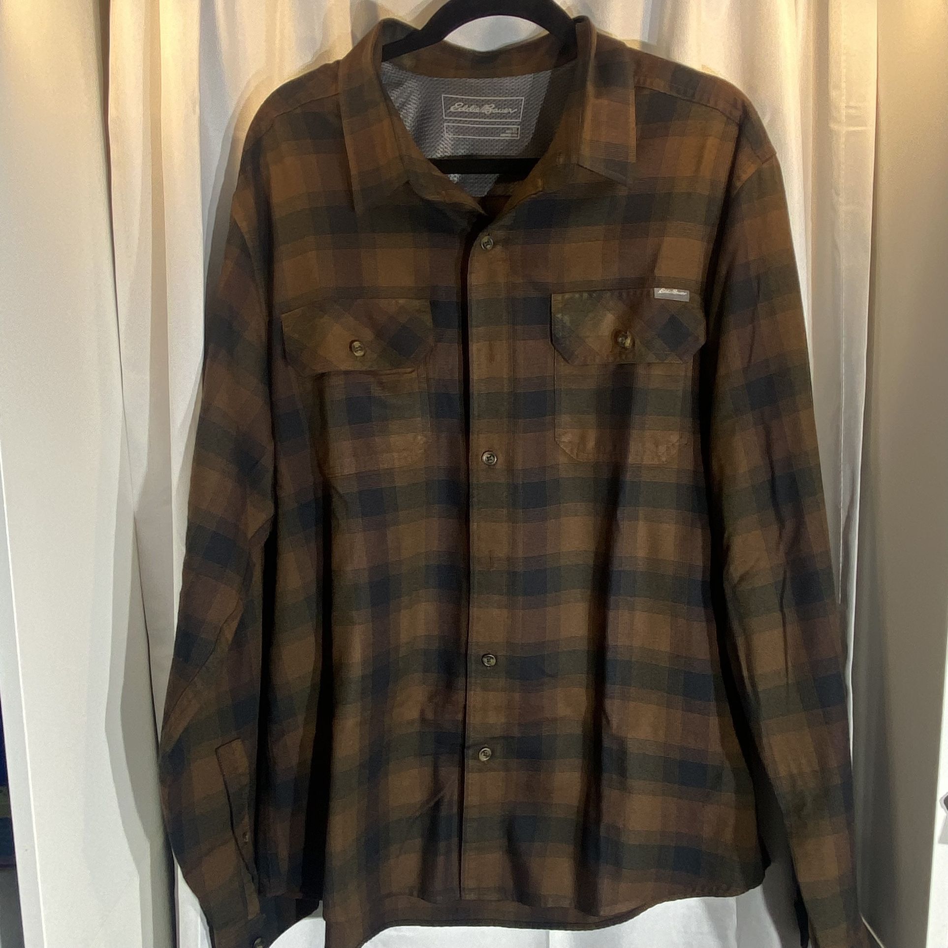 Eddie Bauer Men's Classic Fit Long Sleeve Button Up Plaid XL