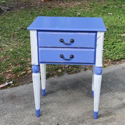 The Bombay Company Solid Wood End Table Or Nightstand 