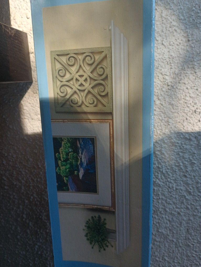 *New* Rubbermaid 3' Traditional Mantle