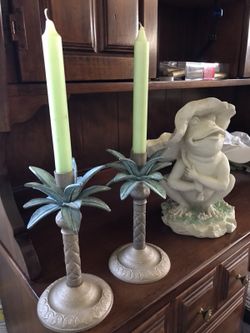 CANDEL HOLDERS & FROG DECORATION