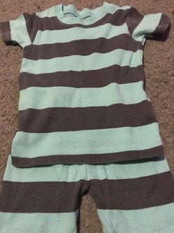 Carter’s pajama set like new size 12 months $4
