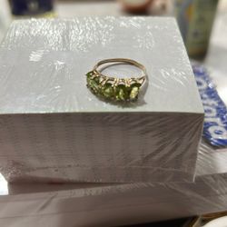 Peridot  ring