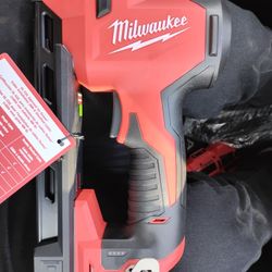 Milwaukee M12 Stapler