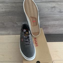 Levi’s size 9.5
