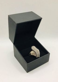 14k NATURAL DIAMONDS RING