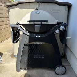 Weber BBQ with Stand!