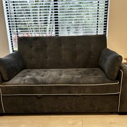 Queen Size Pull-Out Sleeper Sofa – Excellent Condition, Modern Gray