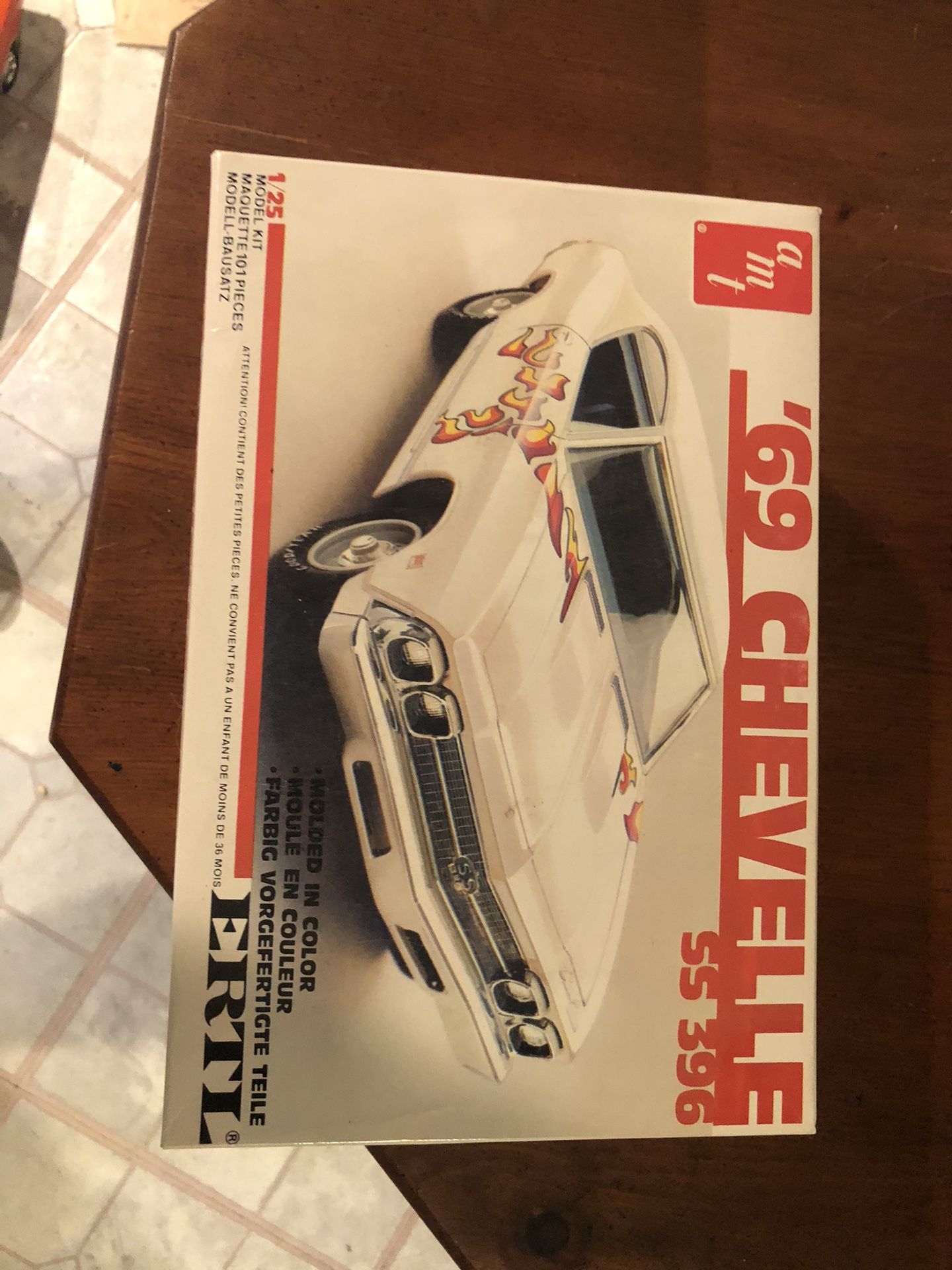 1/25 Scale AMT 69 Chevrolet Chevelle Model Kit